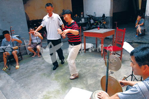 家喻户晓什么意思?