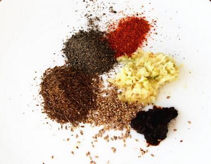 家常羊排要怎样做才最好吃 这个方法可简单了