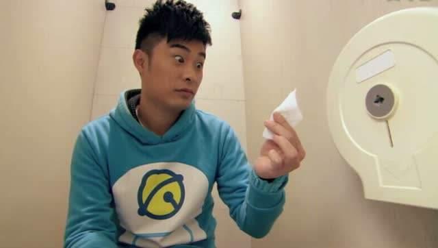 外媒:中国公厕为什么经常没有纸,网友:太多人喜欢扯“哈达”