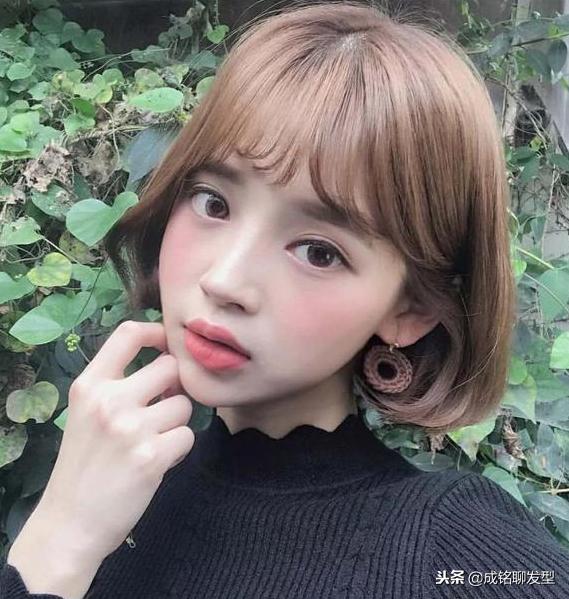 教你弄头:头发很厚,有哪些值得推荐的短发发型?
