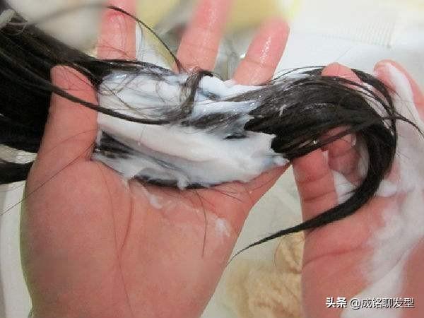 “护发素”和“发膜”有区别吗?区别会很大,用错方法头发更糟