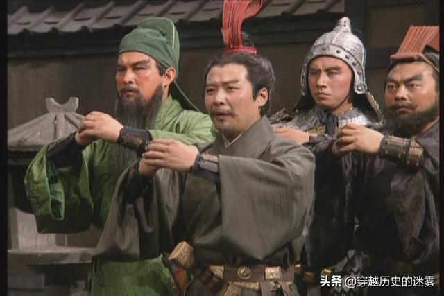 三国曹操败走华容道,最大的受益者并不是刘备、孙权,而是诸葛亮