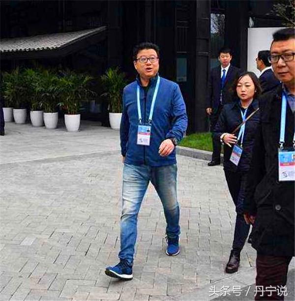 你知道腿粗的男生穿什么牛仔裤好看吗?明星大佬上身示范