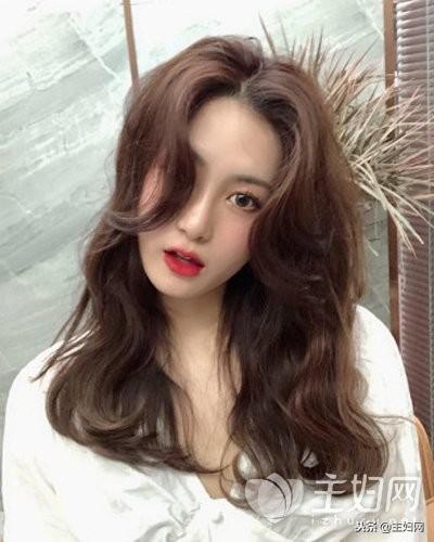 颧骨高适合什么发型?这8款发型轻松告别高颧骨,你也是女神