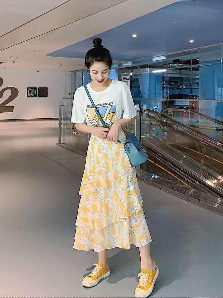 夏日活力橙穿搭,T恤裙子随心挑,在炎热的天气里做最凉爽的少女