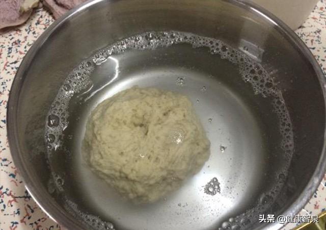 手把手教你在家自制“面筋”,方法简单又实用,一看就会,太香了