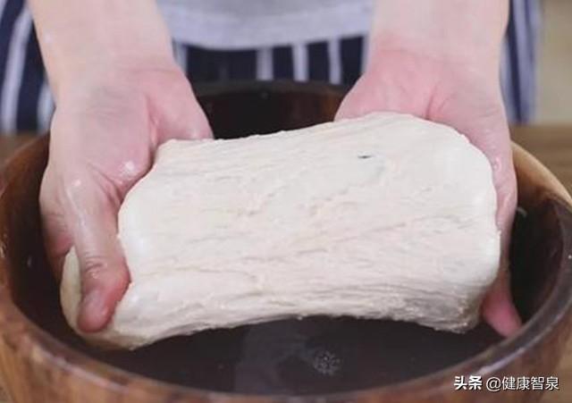 手把手教你在家自制“面筋”,方法简单又实用,一看就会,太香了