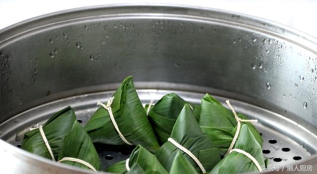 吃腻了糯米粽子,教你用西米做水晶粽子