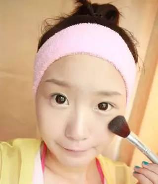 自然的裸妆怎么化好看 新手学淡妆化妆步骤详细化妆教程