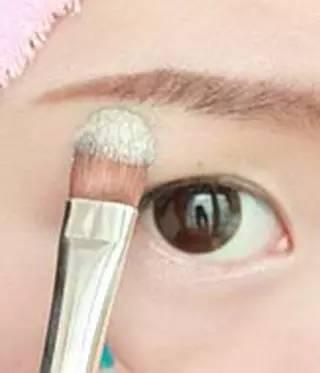 自然的裸妆怎么化好看 新手学淡妆化妆步骤详细化妆教程