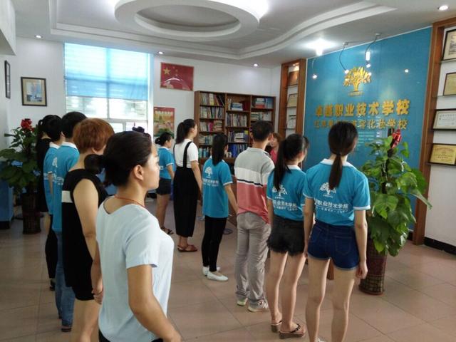 卓越职业技术学校-23年教育品牌