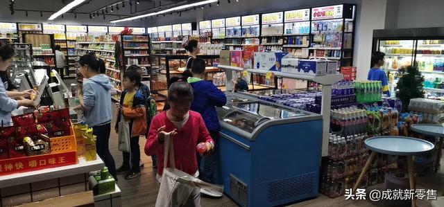4张图带你掌握便利店新零售策略,核心在社交营销和供应链