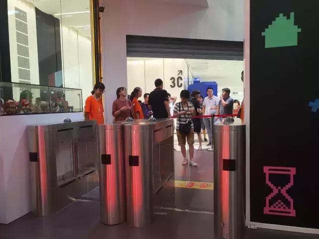 “阿里无人超市!为啥我进不去!”“你用的是老公的淘宝号啊”