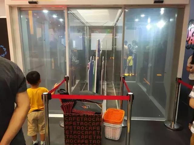 “阿里无人超市!为啥我进不去!”“你用的是老公的淘宝号啊”