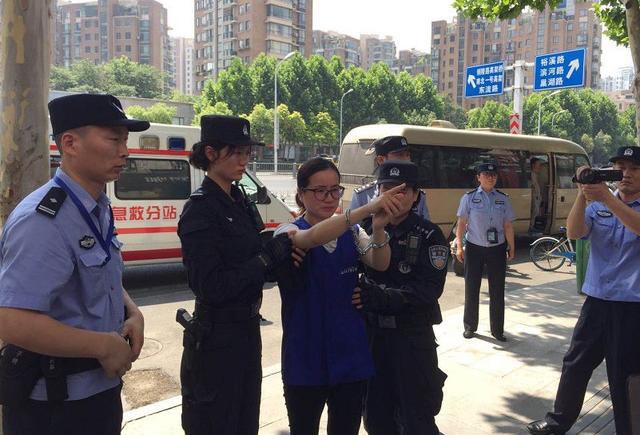 90后“女黑老大”手段残暴、行为恶劣!现在终于判了,获刑25年