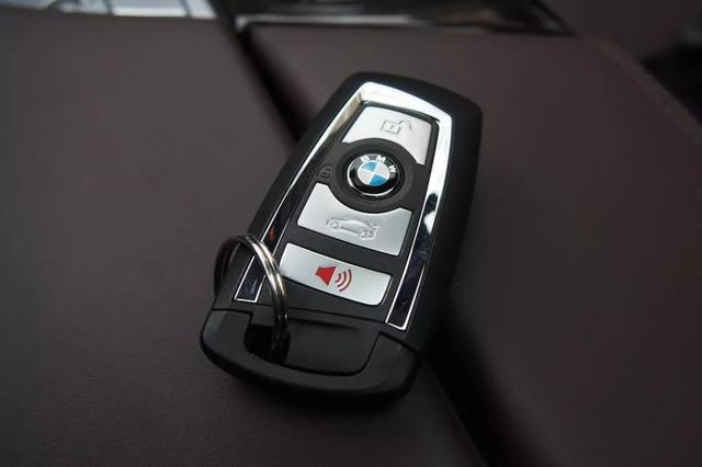 汽车上最没用的功能，我选车钥匙！用手机取代它能行吗？