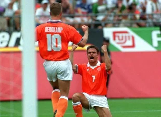 94年世界杯的荷兰队虽输掉这场比赛，却让世人看到什么叫对攻大战