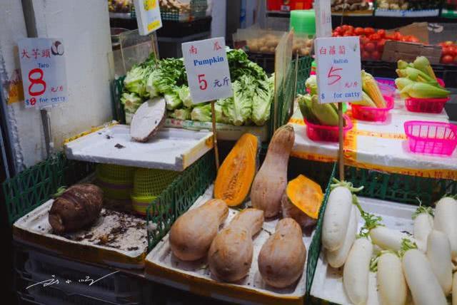 实拍香港菜场的菜价，看看香港现在的物价水平真的还比内地高吗？