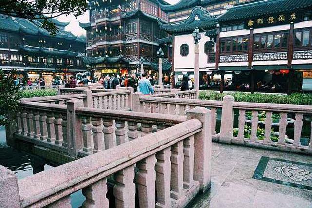 上海本地人会经常去城隍庙逛吗？那里都有些什么景点？