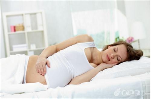 刚怀孕有什么症状？孕早期护理和孕吐缓解介绍