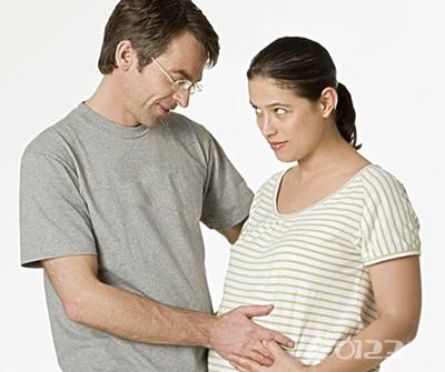 刚怀孕有什么症状？孕早期护理和孕吐缓解介绍