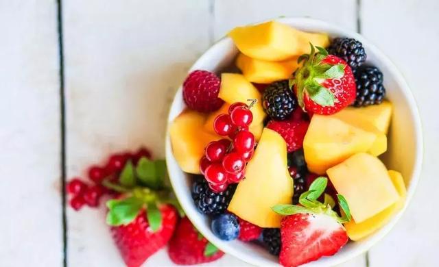 靠只吃水果来减肥？吃什么水果利于减肥，水果减肥的4大误区