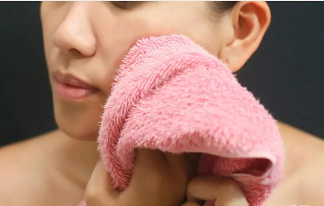 最有效的4种清洁堵塞毛孔的方法