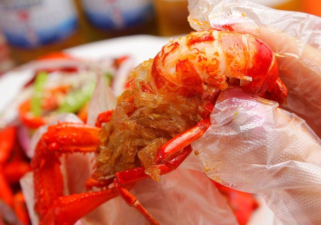 小龙虾怎么做才好吃，大厨教你一个家里的做法，跟饭店的一样好吃