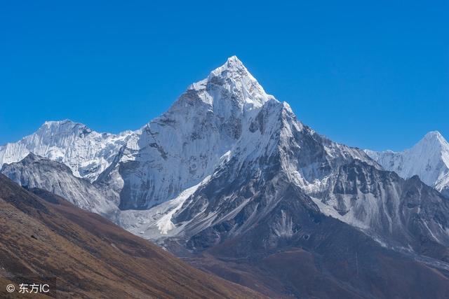 珠穆朗玛峰海拔8844米，从这个角度看不是世界最高峰，只排第五！
