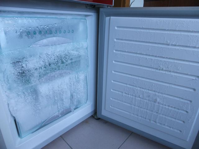 冰箱冷冻室结冰打不开怎么办？用了这法子，开门顺顺利利！