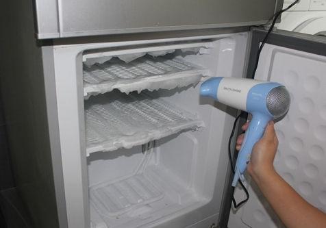 冰箱冷冻室结冰打不开怎么办？用了这法子，开门顺顺利利！