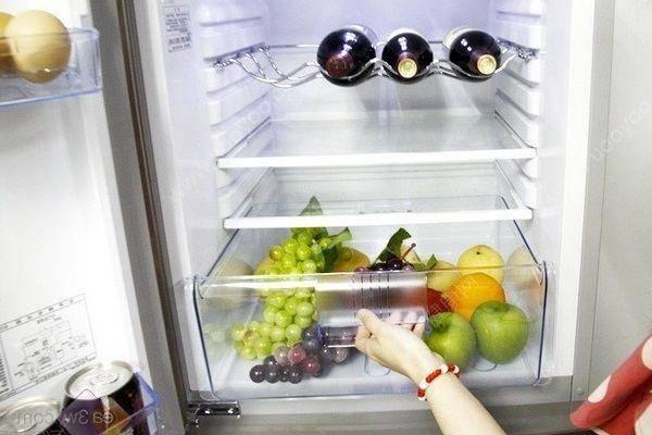 购买冰箱时，记得别买这4种冰箱，不然浪费电又不实用！