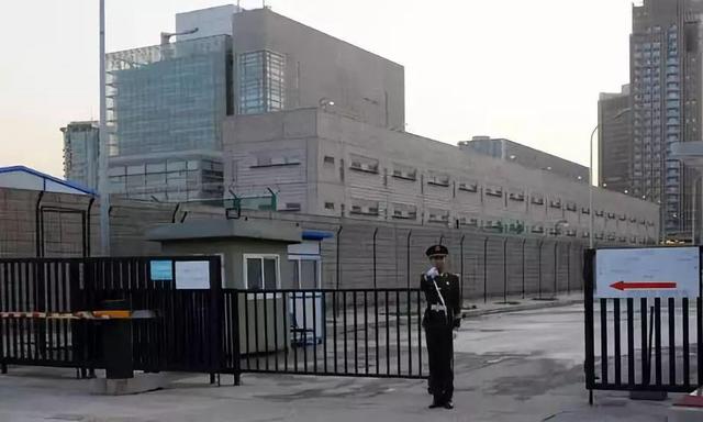 美国驻中国大使馆光地皮就值2个多亿，建的和碉堡一样