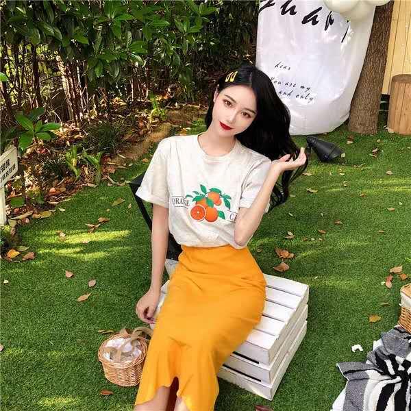 夏日活力橙穿搭，T恤裙子随心挑，在炎热的天气里做最凉爽的少女