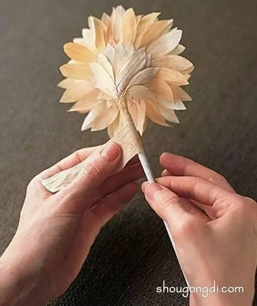 玉米叶做仿真花的方法，你也可以制作一朵哦