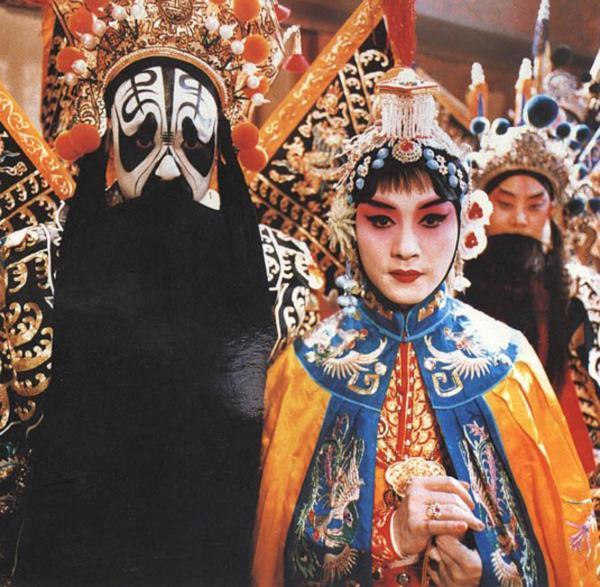 张国荣、张丰毅主演的《霸王别姬》，究竟讲了一个怎样的故事？