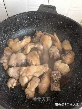 板栗炖鸡汤制作方法，美味营养，超级好吃
