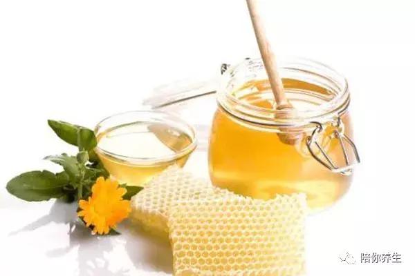 蜂蜜真有这么多养生功效吗 食用时要注意些什么