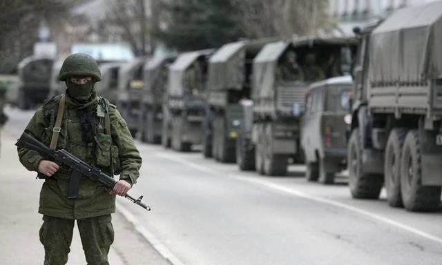 乌克兰进入一等战备 美国紧急运输武器：普京已亲临大军最前沿